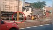 Grave accidente en la Panamericana Sur: dos camiones aplastan a un vehículo y dejan varios heridos