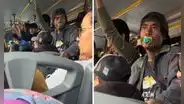 Captan a pasajero con su chupón en bus y genera curiosidad en redes: "A lo mejor le calma la ansiedad"