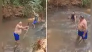 Hombre trató de imitar a Tarzán, pero protagonizó caída viral: "Tiene la risa de Chita"
