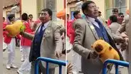 Danzante de la Candelaria en Puno sorprende con una original matraca de capibara: "La nueva moda"