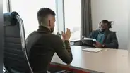 ¿Tu silla cojeaba en la entrevista? Descubre qué más evalúan las empresas además de tu currículum