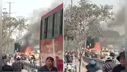 Vehículo se incendia en plena Panamericana Sur a la altura del puente Atocongo en Surco