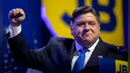 J.B. Pritzker y la excelente noticia para trabajadores en Illinois: récord histórico con aumento salarial en 2025