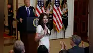 Secretaria de Seguridad Kristi Noem hace comentarios xenofóbicos contra inmigrantes en EE.UU: les dijo "basura"