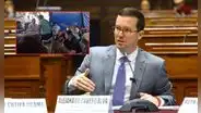 Mujer irrumpe evento de Alejandro Cavero y le recuerda blindaje a Manuel Merino: "Que responda por Inti y Bryan"