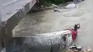 Tráiler se descarrila y cae de puente a río en Apurímac: accidente deja madre y 2 niños desaparecidos