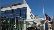Inmigrantes indocumentados dejan de ir a los hospitales para no ser intervenidos por ICE en EE. UU., revela doctor