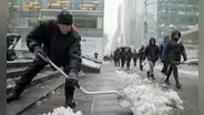 Nueva York multará con US$350 a quienes no limpien la nieve en las aceras a tiempo: estos son los horarios indicados