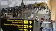 Éxodo de peruanos por inseguridad y falta de empleo: más de 368.000 compatriotas llevarían un año sin retornar