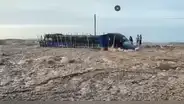 Deslizamiento de huaico en Arequipa deja un camión de carga sumergido en el lodo en la Panamericana Sur