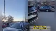 Mujer en Denver usa megáfono para alertar a inmigrantes mexicanos cuando llegan los agentes del ICE para sus redadas