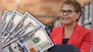 Karen Bass prepara un nuevo aumento de salario en Los Ángeles: estos trabajadores serán beneficiados en 2025