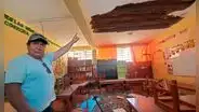 Techo de colegio cae sobre carpetas y padres exigen reconstrucción