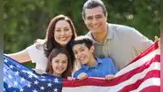 Atención, inmigrantes: cuánto tiempo demora conseguir la Green Card para familias en Estados Unidos, según USCIS