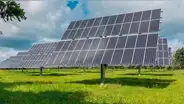 Científicos de Japón crean los primeros paneles solares de titanio: son 1.000 veces más potentes