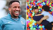 Jefferson Farfán lleva a su hija menor a conocer su centro comercial KM40 y sorprende a usuarios: "¡Dos gotas de agua!"