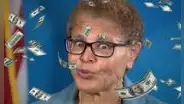 Aumento salarial en Los Ángeles 2025: Karen Bass asegura nuevo sueldo mínimo para trabajadores a partir de esta fecha