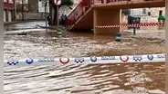 Fuertes lluvias causan inundaciones en Murcia y autoridades españolas "recomiendan a la población que no salga de su casa"