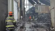 Incendio en el Centro de Lima persiste tras casi siete días y bomberos anuncian su retiro mañana