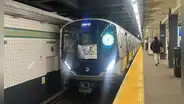 Nueva York estrena su primer tren sin puertas entre vagones: transporta a más de 160.000 pasajeros todos los días