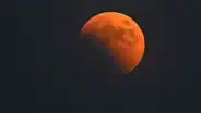 Hora del eclipse lunar total este 14 de marzo en España: ¿cómo ver en vivo la luna de sangre?