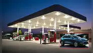 Trabajadora de gasolina revela 4 tips clave para que los conductores ahorren combustible y mejorar el rendimiento