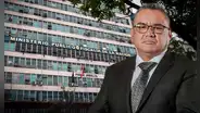 Ministro Juan Santiváñez acusado de recibir 20.000 dólares para influir en fallos a favor de clientes, según testigos de la Fiscalía
