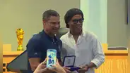 Miami otorga la Llave de la Ciudad a Ronaldinho para reconocer su impacto en el futbol mundial: "Me encanta estar aquí"