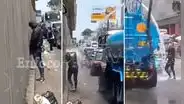 Hombre en cisterna arrojó agua a peatón que miccionaba en la vía pública: clip genera debate