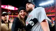 Taylor Swift y Travis Kelce salen en público para una cena en Nueva York un mes después del Super Bowl
