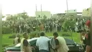 Vecinos en Lurín abuchean y lanzan piedras contra ministro Juan José Santiváñez