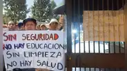 Padres encadenan colegio de Ate y suspenden clases como protesta: "Queremos seguridad para nuestros niños"
