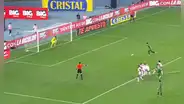 Bolivia pone en riesgo el triunfo de Perú: Miguel Terceros vence a Pedro Gallese en el penal y anota el 1-2
