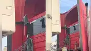 Chofer peruano improvisa cordel en su tráiler y causa sensación en redes: “Hay prioridades”