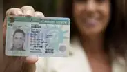 Buenas noticias para inmigrantes en EEUU: USCIS permite renovar la Green Card con el formulario I-90