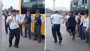 Conductores del Metropolitano rompen la rutina con divertido baile y usuarios bromean: "Con razón no llegan los buses"