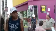 Pasajeros muestran cómo chofer de bus es extorsionado y encaran al delincuente: "Estamos hartos"