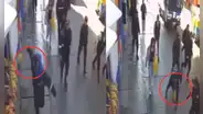 Captan a agentes municipales robando un pollo en mercado y usuarios se indignan: "Delincuentes avalados por las autoridades"