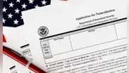 Buenas noticias para inmigrantes en EEUU: USCIS te da la ciudadanía americana sin examen con el formulario N-400