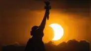 Nueva York verá el eclipse solar al amanecer: dónde observarlo y a qué hora empieza el fenómeno