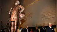 Trump ordena purgar los museos Smithsonian de ideología "divisiva o antiestadounidense" y restaurar estatuas