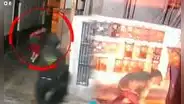 Extorsionadores queman mototaxi y balean a conductor tras negarse a pagar cupo en Barrios Altos