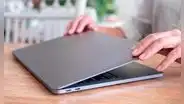 ¿Por qué nunca debes cerrar la tapa de tu laptop antes de que se apague? Riesgos y consecuencias