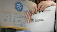 USCIS implementa nueva política de reconocimiento de género en Estados Unidos por orden de Trump