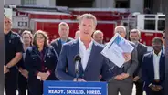 Gavin Newsom y su buena noticia para egresados que buscan empleo en California con "pasaportes profesionales"
