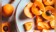 Esta fruta resalta por generar gran cantidad de vitamina A, favoreciendo la visión y fortaleciendo el cabello