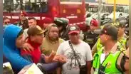 Transportistas encaran a PNP durante bloqueo en Callao: "¿Dónde estaban cuando los mataron?"
