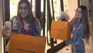 Tiktoker Milenka se compró sus primeras zapatillas Louis Vuitton y usuarios reaccionan: "Mejor ahorra"