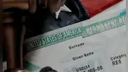 Más trabas para residentes con Green Card: situaciones en las que pueden ser expulsados al reingresar a Estados Unidos