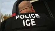 Gobernador de EEUU podría vetar proyecto de ley que exige a las autoridades locales colaborar con ICE en la detención de inmigrantes